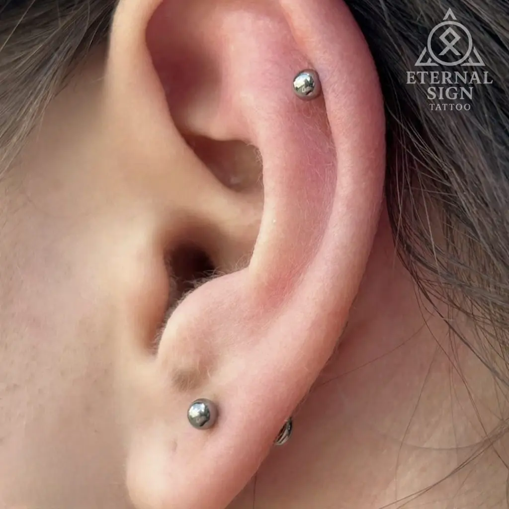 Helix og tragus piercing i Sarpsborg