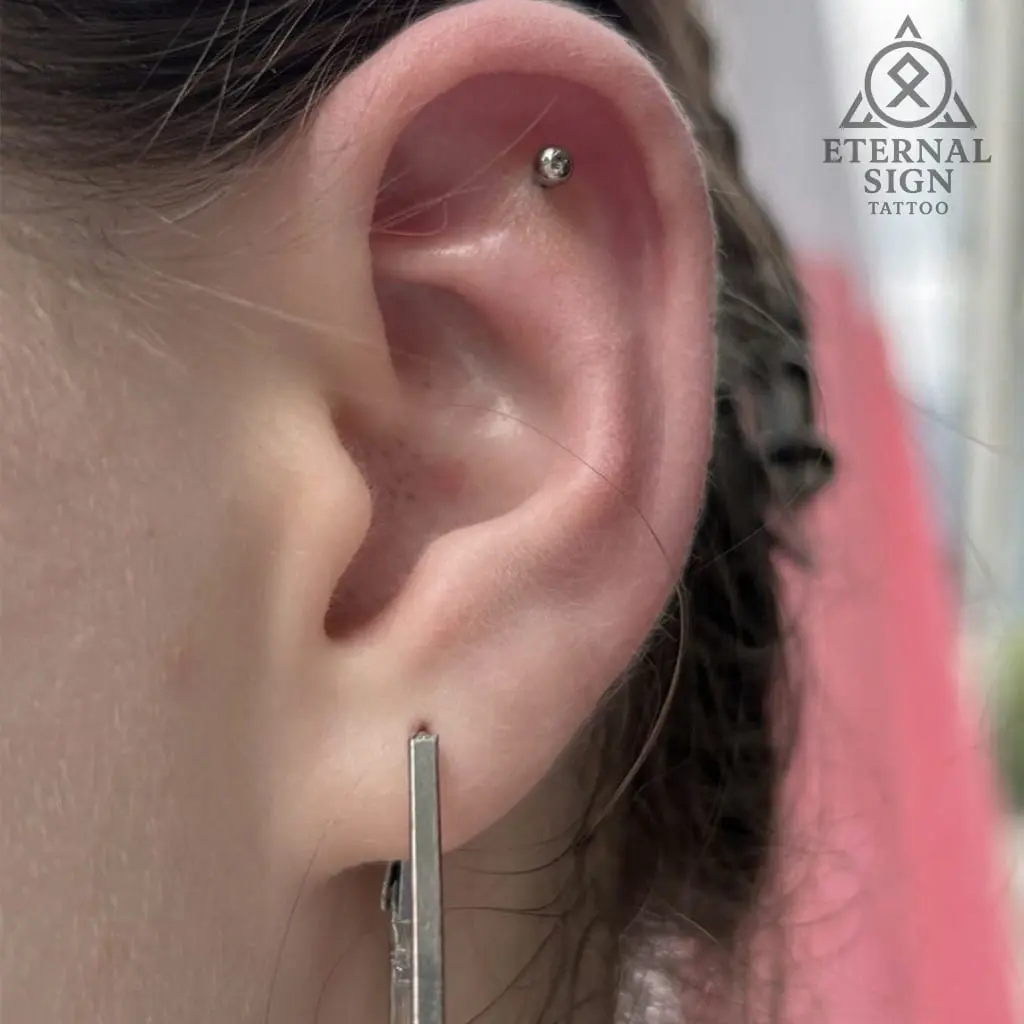 Rook piercing – trendy ørepiercing i Østfold